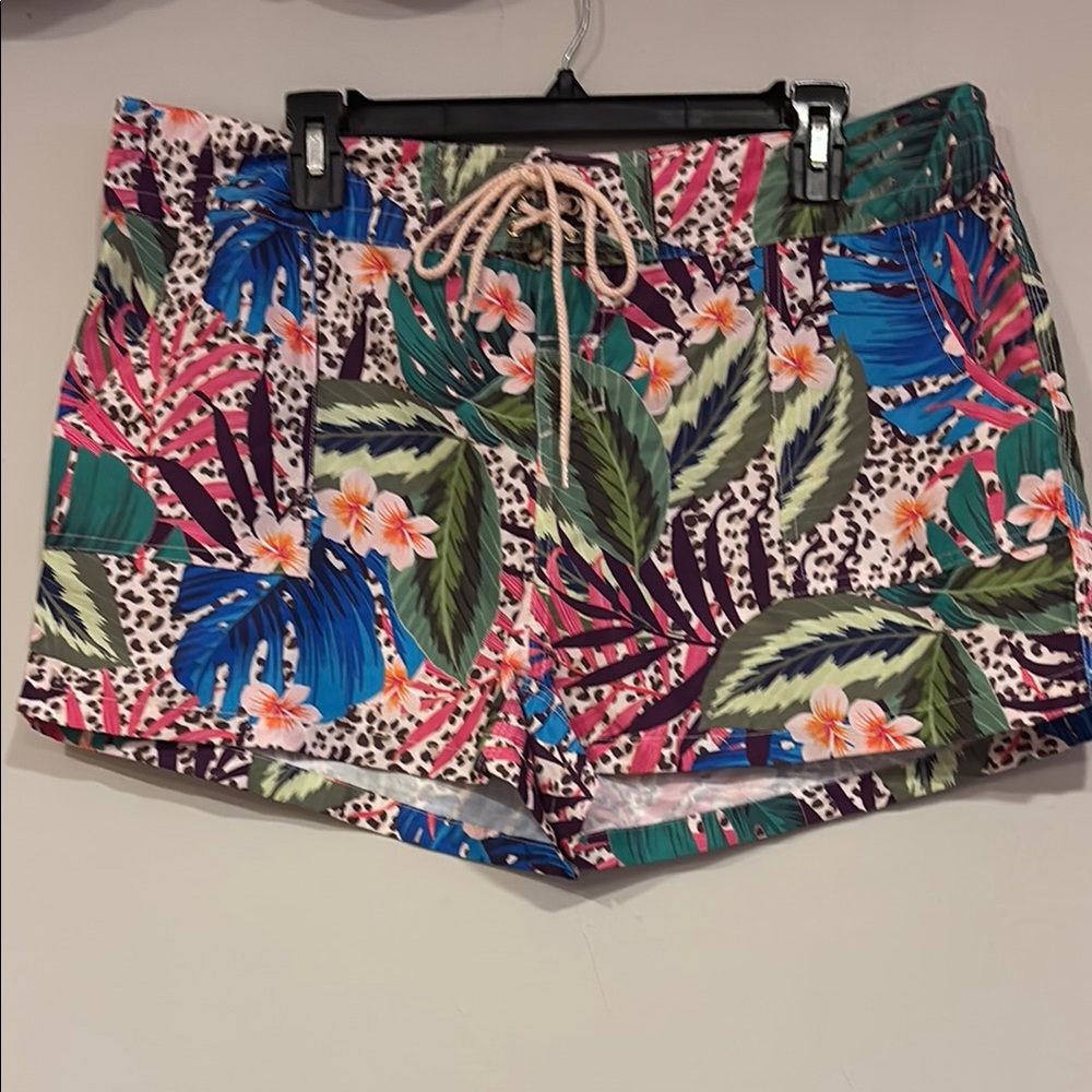 Sunsets California size XL Tropical Floral Women's Shorts